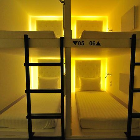 Capsule Hostel Old Batavia Джакарта Экстерьер фото