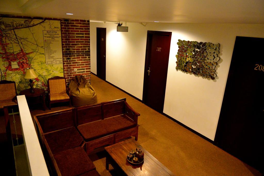 Capsule Hostel Old Batavia Джакарта Экстерьер фото