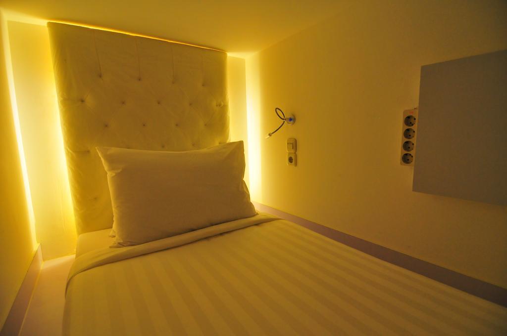 Capsule Hostel Old Batavia Джакарта Номер фото