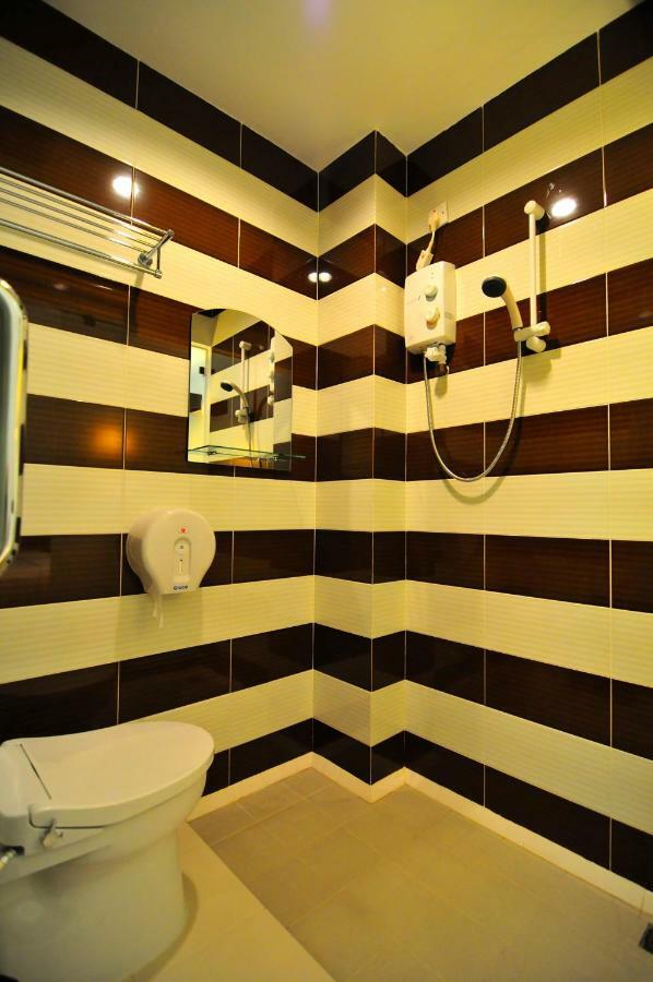 Capsule Hostel Old Batavia Джакарта Экстерьер фото