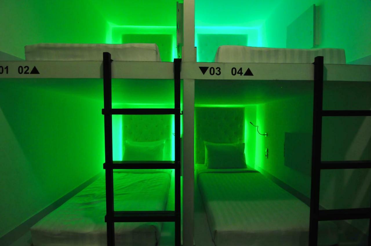 Capsule Hostel Old Batavia Джакарта Экстерьер фото